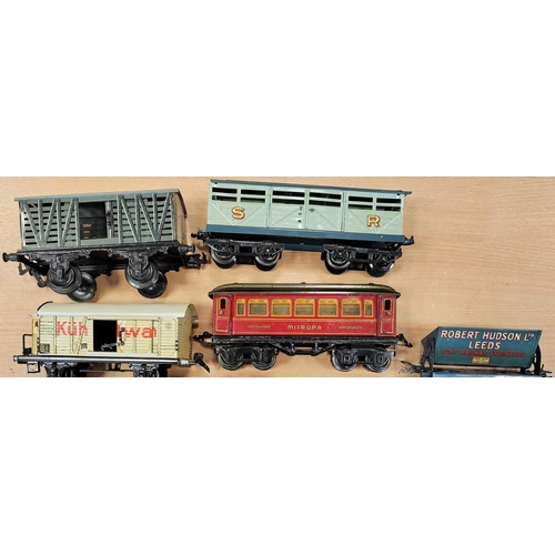 395 - Hornby. Collection of unboxed O gauge generally good with some better includes coaches/Pullman coach... 