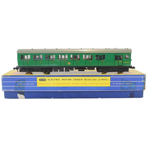 506 - Hornby Dublo. Electric Motor coach S.65326 No 3250 generally good in good box. (Ramsay C. 7B) (See p... 