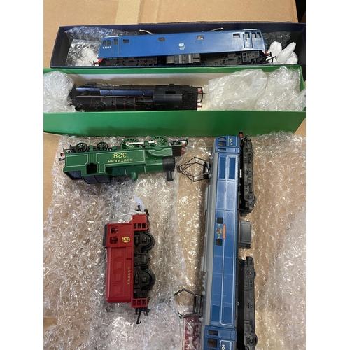 507 - Hornby. Collection with boxed OO gauge Triang including steam locomotive with tenders (6), steam (1)... 