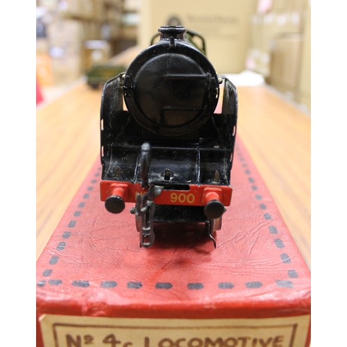 402 - Hornby. O gauge 4-4-0 clockwork locomotive and tender Southern green Schools 'Eton' No.900 good plus... 