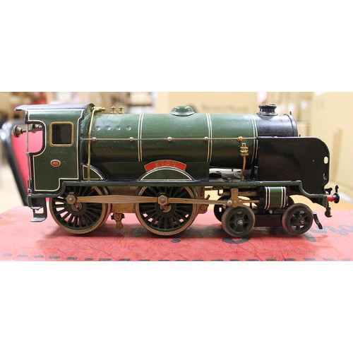 402 - Hornby. O gauge 4-4-0 clockwork locomotive and tender Southern green Schools 'Eton' No.900 good plus... 