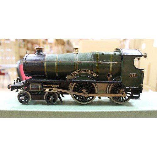 403 - Hornby. O gauge clockwork No.2 Special 4-4-0 'County of Bedford' locomotive and tender GWR green No ... 