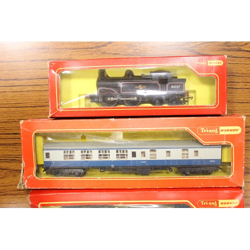 507 - Hornby. Collection with boxed OO gauge Triang including steam locomotive with tenders (6), steam (1)... 