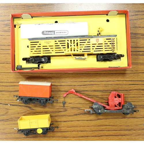 507 - Hornby. Collection with boxed OO gauge Triang including steam locomotive with tenders (6), steam (1)... 