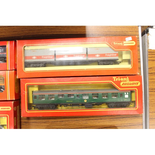 507 - Hornby. Collection with boxed OO gauge Triang including steam locomotive with tenders (6), steam (1)... 