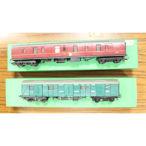 507 - Hornby. Collection with boxed OO gauge Triang including steam locomotive with tenders (6), steam (1)... 