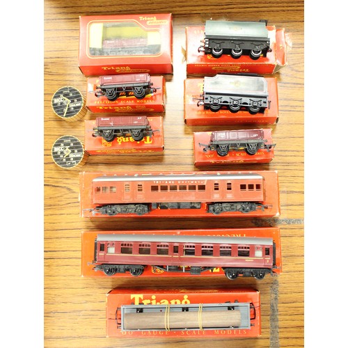 507 - Hornby. Collection with boxed OO gauge Triang including steam locomotive with tenders (6), steam (1)... 