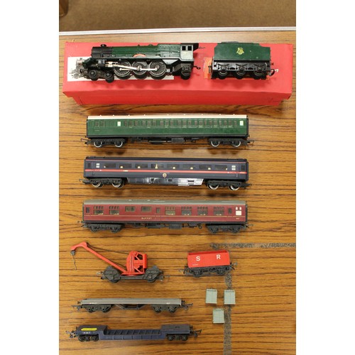 507 - Hornby. Collection with boxed OO gauge Triang including steam locomotive with tenders (6), steam (1)... 