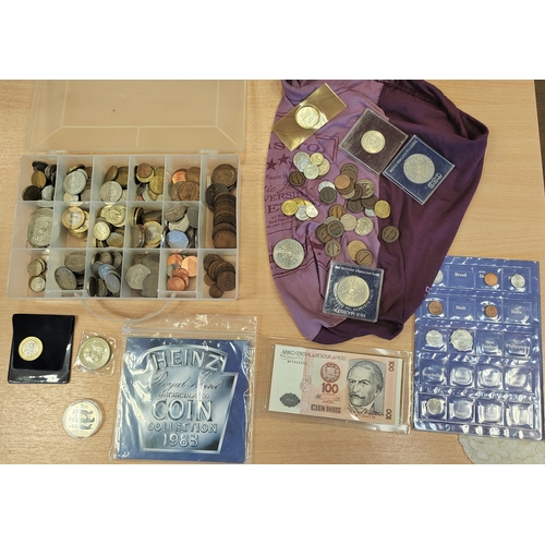 852 - Accumulation of coinage generally fine very fine with value mostly in GB with £2 (26), £1 (22), 50p ... 