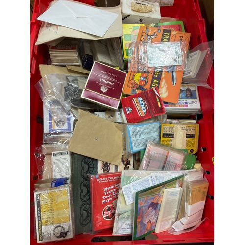 16 - Collection including paper albums, stock books, cigarette card packets, loose, trade cards etc inclu... 