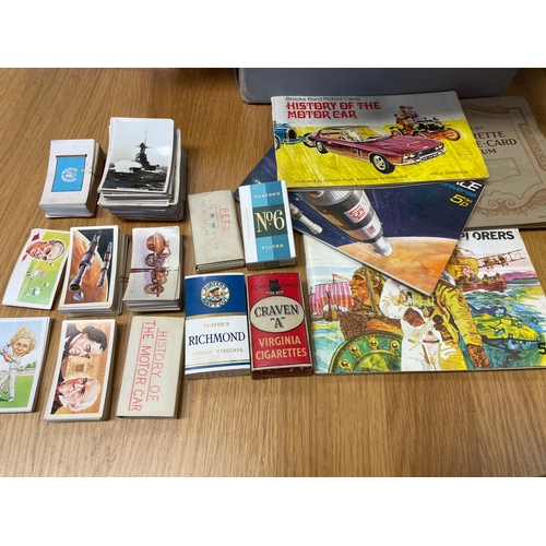 34 - Collection in cigarette packets and loose including ranges from Brooke Bond, Hornimans, Players, Sen... 