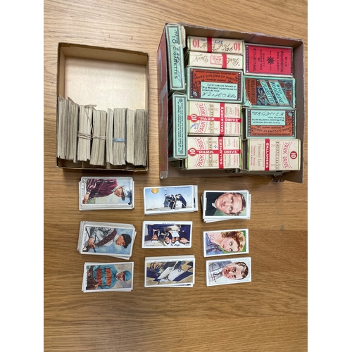 45 - Collection in cigarette packets, loose and in paper slot in albums with ranges from Gallaher, Kensit... 