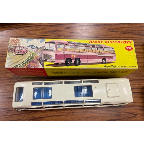 489 - Dinky. Vega Major luxury coach purple side, blue interior No 952 generally good in good box. (See ph... 