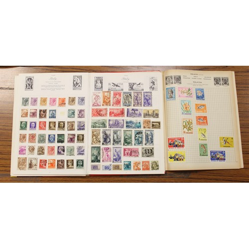 126 - World misc early to modern M/U coln in approx. 12 albums and loose incl GB, with FDCs from 1967 with... 