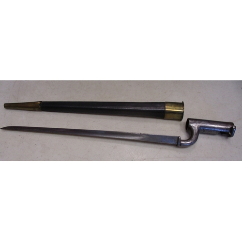 138 - 1840 Pattern Constabulary carbine socket bayonet and scabbard, blade stamped crown/B/16, socket engr... 