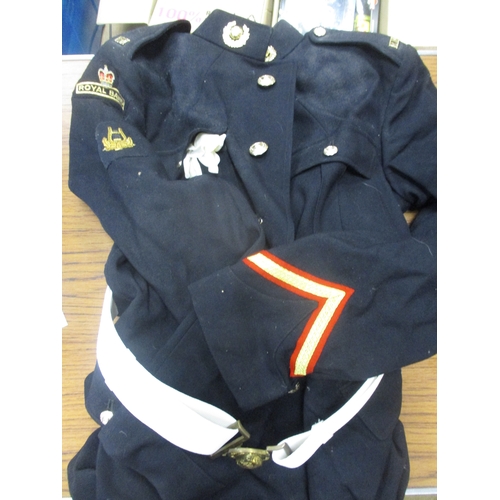 158 - Uniform range with Lieut's RD battledress with Para wings and Pegasus patches, Para beret, Royal Mar... 