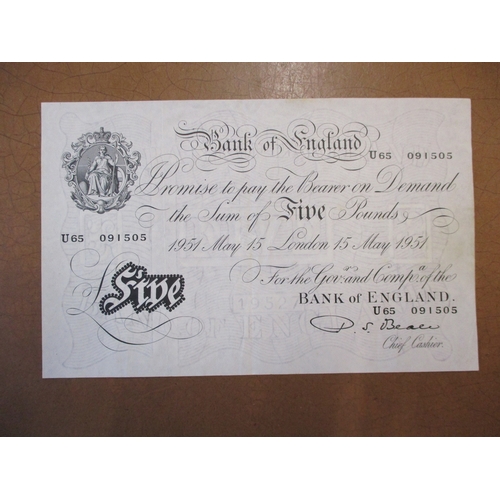 201 - Range with £5 Beale U65 very fine, £1 Catterns T35 good very fine and Peppiatt 1934 66W extremely fi... 