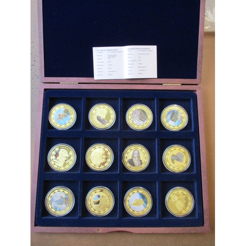 904 - Collection of plated/coloured commemoratives with wooden boxed sets 