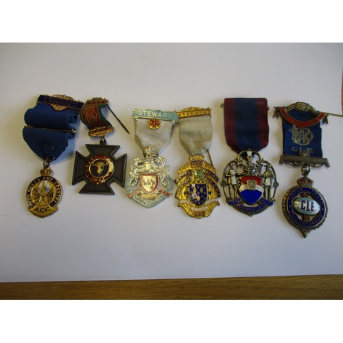 905 - Range including masonic, RAOB, royal events, visits, sweetheart badges, tin badges etc , in mixed co... 