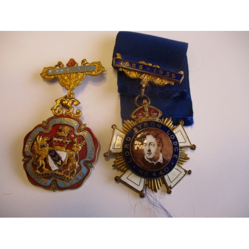 905 - Range including masonic, RAOB, royal events, visits, sweetheart badges, tin badges etc , in mixed co... 