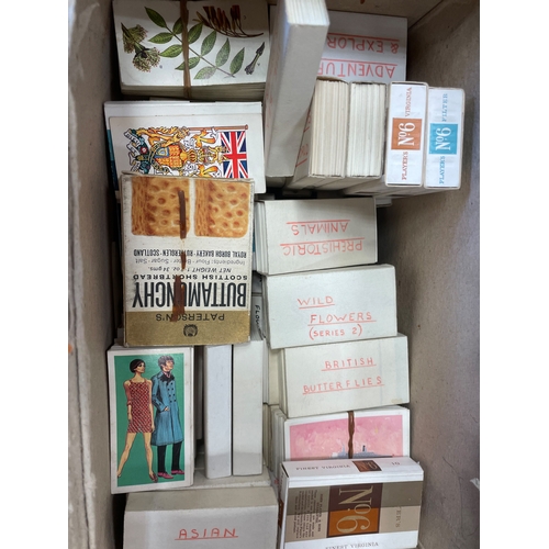 17 - Collection in cigarette packets and loose including ranges from Brooke Bond, Hornimans, Players, Sen... 