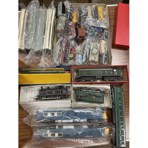 468 - Collection of OO gauge locomotives including unboxed Airfix tank 6110 2-6-2, Hornby tank 69567 0-6-2... 