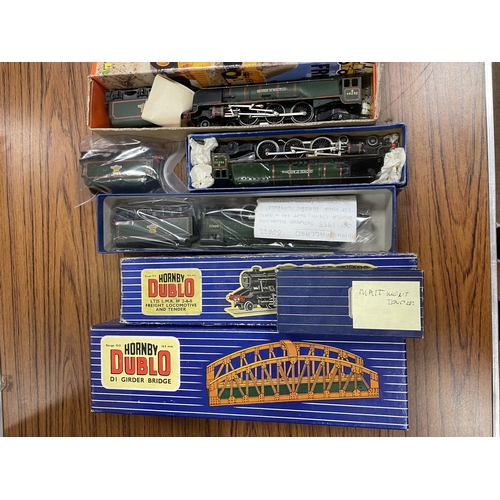 516 - Hornby Dublo. Collection of locomotives including steam with tenders with boxed Duchess of Montrose ... 