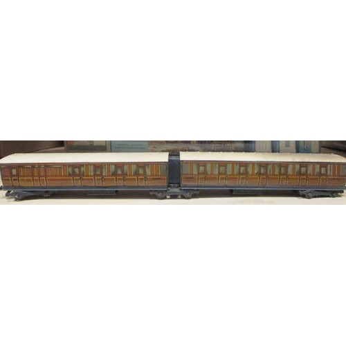 520 - Hornby Dublo. LNER all third articulated coach with running number 45402 complete with connecting co... 