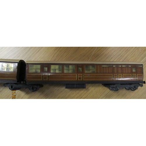 520 - Hornby Dublo. LNER all third articulated coach with running number 45402 complete with connecting co... 