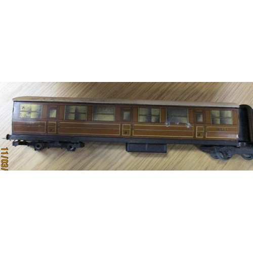 520 - Hornby Dublo. LNER all third articulated coach with running number 45402 complete with connecting co... 