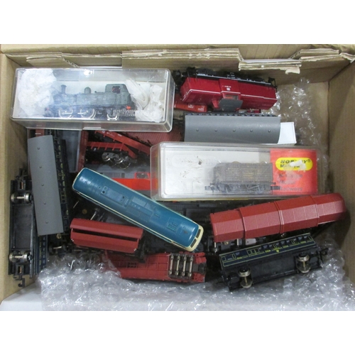 398 - N Gauge unboxed collection of mainly coaches and wagons, few locos, generally good plus to excellent... 