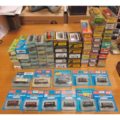 399 - N Gauge collection generally good plus to excellent in good plus to excellent boxes of coaches, wago... 