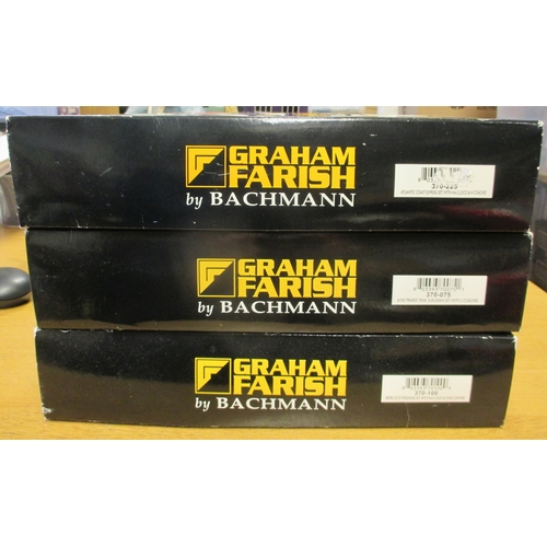 432 - Graham Farish. N gauge range of sets, generally excellent to mint in excellent boxes with 370-075, 3... 