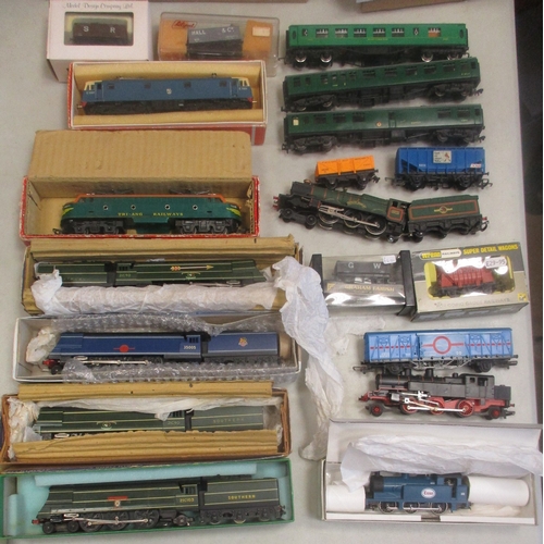 463 - Collection of OO gauge locomotives, coaches and wagons, generally excellent to mint in good to excel... 