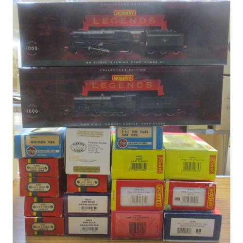 465 - Collection of OO gauge locomotives, coaches and wagons, generally mint in very good to near mint box... 