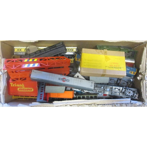 466 - Collection of OO gauge locomotives, coaches and wagons, vast majority unboxed in good to very good c... 