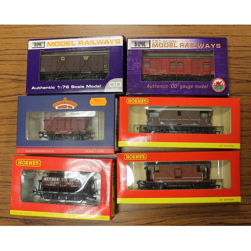 473 - Collection of OO gauge including coaches Hornby (7), wagons Bachmann (9), Dapol (3), Hornby (14) gen... 