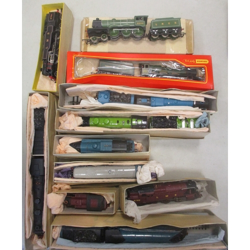 477 - Unboxed collection of OO gauge locomotives, coaches and wagons, generally very good to excellent, in... 