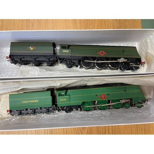 494 - Kit Built. Crown Line. Products Limited OO gauge steam locomotive with tender with Merchant Navy Cla... 