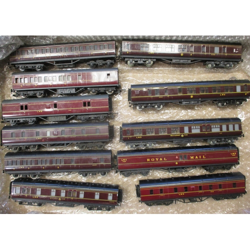 498 - Exley. OO gauge collection of LMS liveried coaches (19) generally good to excellent, 8 with good plu... 