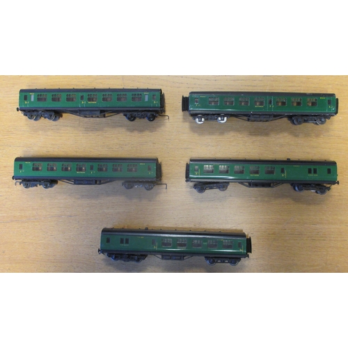 502 - Exley Misc. OO gauge Southern Railways unboxed 5-Car EMU, generally good plus, with motorised coach ... 