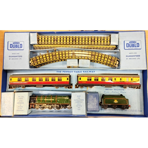 518 - Hornby Dublo. OO gauge collection generally good to very good in mostly fair boxes with electric tra... 