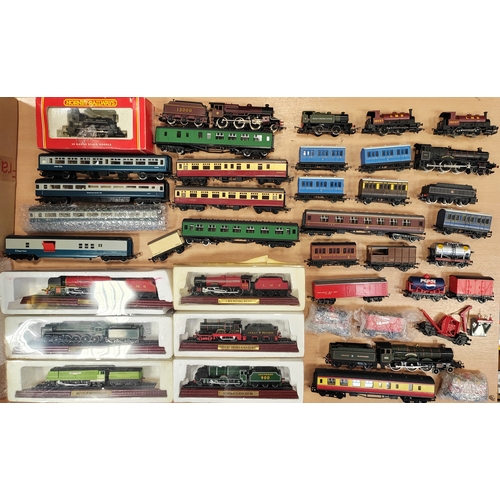 525 - Hornby. Collection of boxed and unboxed locomotives, coaches, wagons etc. generally excellent to min... 