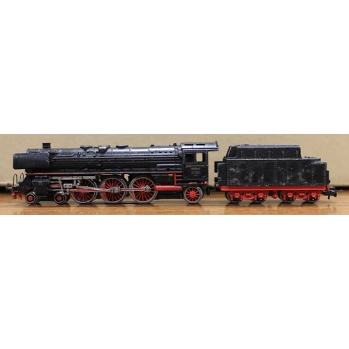 557 - Marklin. Collection of boxed OO gauge including locomotives steam with tender 44690 2-10-0 No 3027, ... 