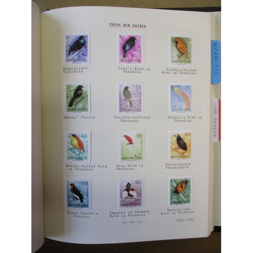 118 - Birds. Nicely presented range of modern M/U world issues depicting birds in 13 albums, organised by ... 