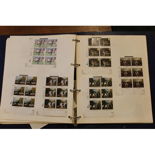 236 - 1978-1993 UM coln in 4 albums, incl pres packs, M/S and single issues. Valid face value £831. (½B)