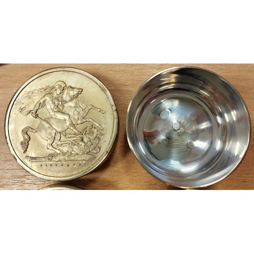 897 - St. George and the Dragon set of three silver boxes in Royal Mint case weighing 6.4, 6.8 and 7.25 tr... 