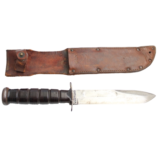 204 - U.S. Navy WW2 Ka-Bar fighting knife and scabbard, ricasso stamped Camillus N.Y. and U.S.N., leather ... 