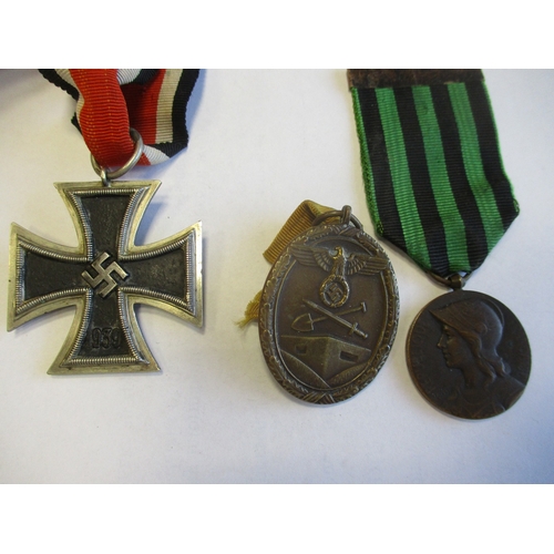 118 - World range including Germany 1939 Iron Cross 2nd Class, West Wall Medal, Luftwaffe Flak Badge, Fran... 