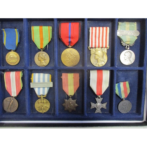 124 - France. Medal collection in 3 trays including FNPG POW, Arras Stretcher Bearers, Lyon SBM Red Cross,... 